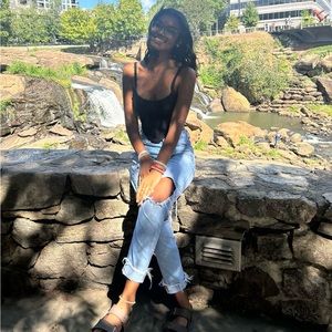 Meet your Posher, Jania